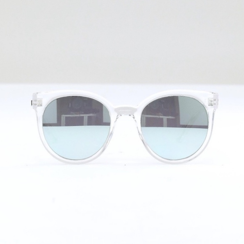 Quay • Like WOW Clear Mirrored Sunglasses - Picture 4 of 5